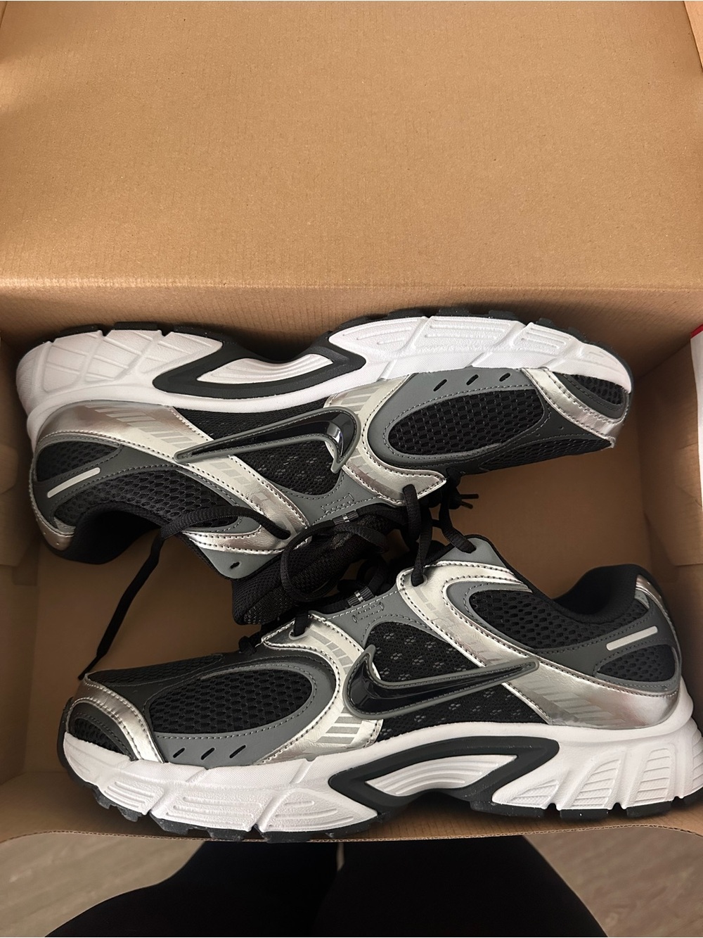 Nike Mens V5 RNR Sneakers